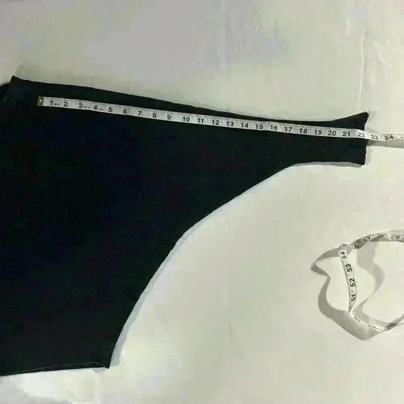 Carmen Marc Valvo Black Ribbed Cropped Dolman Sleeve Sweater Size Large‎ - Picture 5 of 7